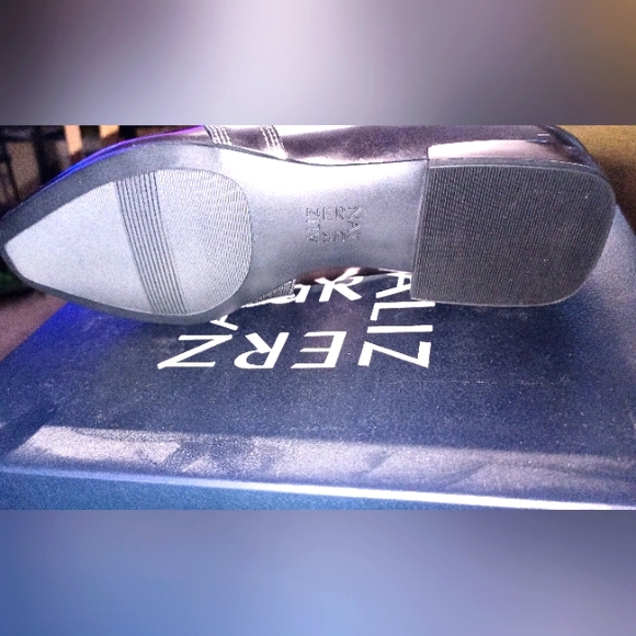 Naturalizer Cicero Mirror Loafers - Picture 5 of 6